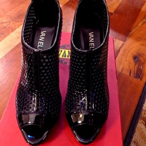 Vaneli Black Patent Leather Bootie Heels7N